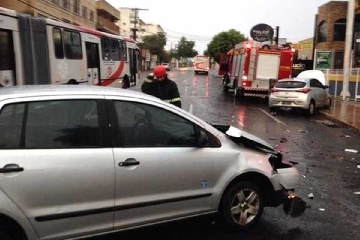 Policial Militar Fica Ferido Em Acidente Ao Buscar Esposa No Trabalho E