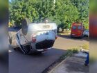 Carro capota após acidente em cruzamento com a Av. Marechal Deodoro