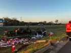 Motorista morre após caminhão com sal tombar na BR-163