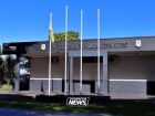 Ladrão quebra janela para levar dinheiro, celular e alimentos de pizzaria