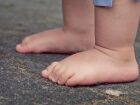 Bebê de 9 meses cai, bate a cabeça e morre horas depois em MS