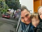 Câmera flagrou suspeito com mochila e bebê no colo depois de feminicídio no MS (vídeo)
