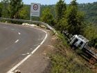 Caminhão cai da Serra de Maracaju e deixa uma pessoa morta