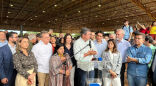 Governador Eduardo Riedel ao lado de ministros, deputados e do prefeito Marçal Filho; Foto: Dourados Informa