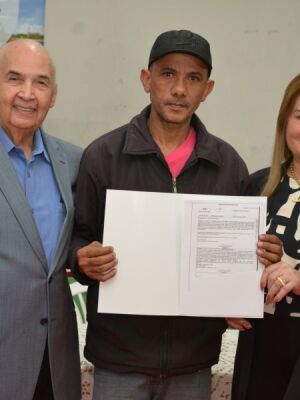 Confira as FOTOS da entrega de escrituras para moradores do Bairro Morada do Sol em Fátima do Sul