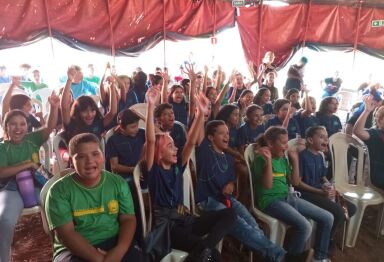 Em Jateí, parceria da Prefeitura leva mundo encantado do circo para crianças e comunidade