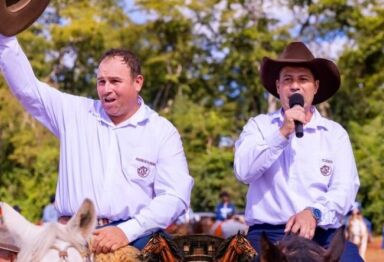 Cavalgada celebra aniversário e cortejo parou a cidade para saudar os 39 anos de Vicentina