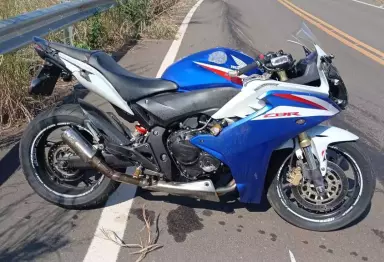 TRAGÉDIA: Homem morre após bater moto de alta cilindrada em proteção de estrada