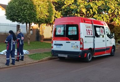 Família acorda e encontra homem morto na calçada de casa em Dourados