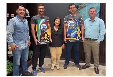 Jateí: Prefeita recebe troféu e destaca conquista da Banda Raio de Luz em campeonato estadual