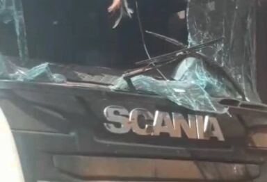 Grave acidente envolvendo três caminhões é registrado na MS-145
