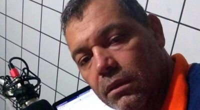 Na foto, Randoval Leite, o radialista Peba, da Rádio Cidade