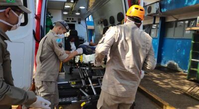 Vítima foi socorria às pessas pelos Bombeiros - Crédito: Osvaldo Duarte/Dourados News