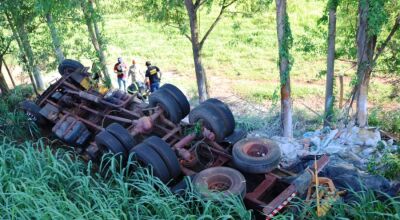 Duas pessoas morreram em um caminhão estava carregado com sal bovino - Foto: Ivinoticias