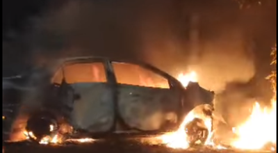 Carro foi incendiado em Rio Brilhante - Foto: reprodução/redes sociais