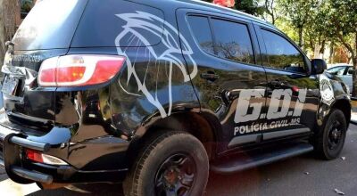 Viatura do GOI (Grupo de Operações e Investigações), departamento responsável pela prisão. (Foto: Polícia Civil/Divulgação)