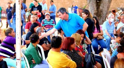 Riedel caminha pelo comércio e ouve a população em Taquarussu, Nova Andradina, Brasilândia e Santa Rita (Foto: Saul Schramm