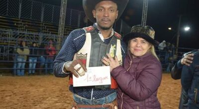 PEÃO MACÁRIO COMO É CONHECIDO NOS RODEIOS E A PREFEITA ILDA MACHADO