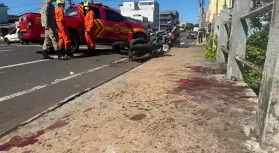 Com o impacto, as duas motos ficaram destruídas; Foto: Campo Grande News