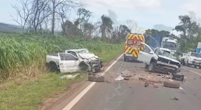 Veículos bateram de frente. Foto: Reprodução / WhatsApp redação