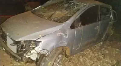 Carro ficou com a frente destruída; Foto: Nova News