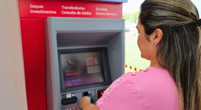 Folha de fevereiro foi depositada ontem e servidores do município já podem sacar salários nesta quinta-feira  Foto: A. Frota