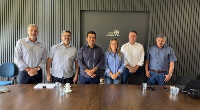 Presidente da MS Gás, Cristiane Schimidt, e diretores da estatal com o prefeito Marçal Filho e os secretário Fábio Luís e Jorge de Lúcia. Foto: A. Frota