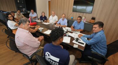 Prefeito Marçal Filho dialogou com servidores da Educação de Dourados. Foto: A. Frota