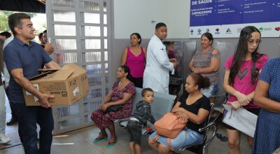 Prefeito Marçal Filho e secretário de saúde Márcio Figueiredo durante ativação da farmácia no posto de saúde do bairro Jóquei Clube Foto: A. Frota