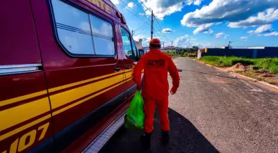Entrega da cesta básica (Divulgação, Corpo de Bombeiros)