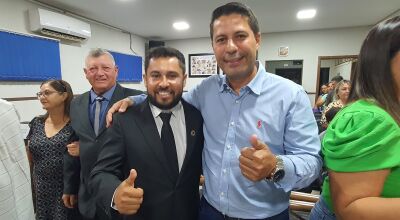 Vereador Claudinho, presidente da Câmara, e o prefeito Cléber, de Vicentina - FOTO: ROGÉRIO SANCHES - FÁTIMA NEWS