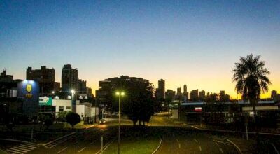 Céu aberto nesta manhã visto da Av. Ricardo Brandão, em Campo Grande (Foto: Juliano Almeida)