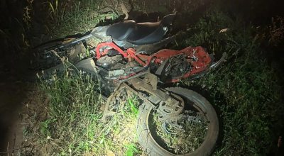 Moto em que as vítimas estavam. (Foto: Fala Povo, Midiamax)