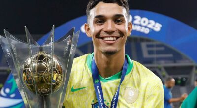 Arthur começou ainda criança no futsal. Entre os profissionais que acompanharam seus primeiros passos está o professor Sérgio Pavão