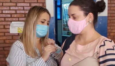 'Equipe com vontade de lutar contra a pandemia', destaca Secretária em mais 720 doses aplicadas