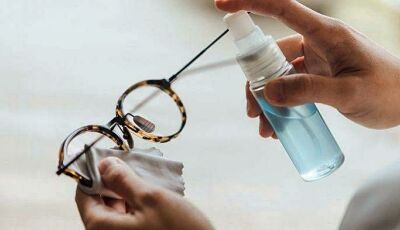 Você sabia que a limpeza dos seus óculos influência na durabilidade de suas lentes?