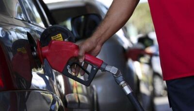 Gasolina já supera R$ 7 em três regiões; Sul lidera com R$ 7,219 o litro