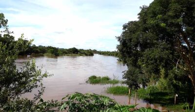 Mais chuva final de semana: Rio Dourados transborda interditando acesso ao Iguassu em Fátima do Sul