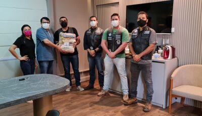 Guaranis Moto Clube doa cestas básicas à Secretaria de Assistência Social de Vicentina