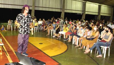 Reino do Saber de Fátima do Sul traz entretenimento para seus alunos com o ator Ciro Ferreira