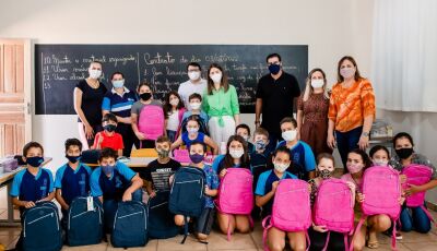 Prefeitura entrega materiais escolares e mochilas para todos os alunos da REME em Vicentina