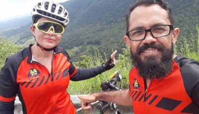 Desafiando o perigo, casal de Fátima do Sul sobem de bicicleta a incrível Serra do Rio do Rastro-SC