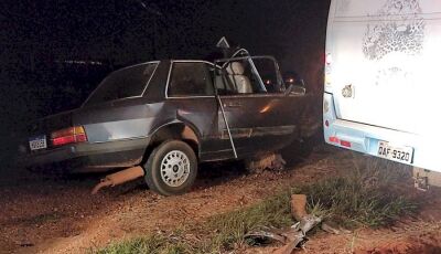 Acidente entre carro e micro ônibus mata uma pessoa na MS-141 em Ivinhema