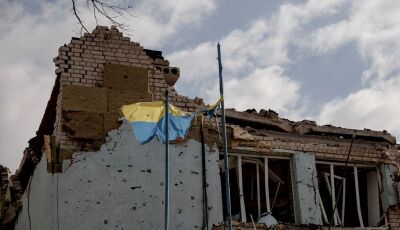 Moradores fogem com medo de novo ataque russo e deixam vazia cidade no leste da Ucrânia