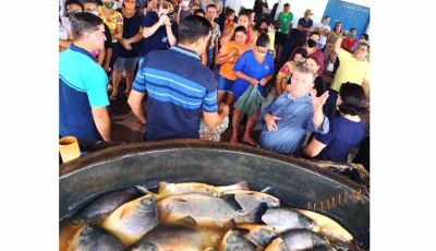 Em Jateí, prefeito mantém tradição de 18 anos e garante peixe na mesa de quem mais precisa
