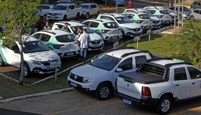 Reinaldo Azambuja entrega 11 veículos para fortalecer políticas públicas de promoção à cidadania