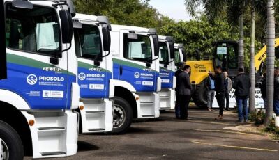 Governo entrega veículos e equipamentos agrícolas para Jatei, Vicentina e 38 municípios do Estado