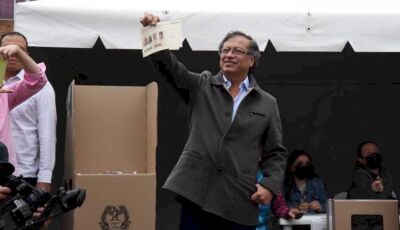 Gustavo Petro é eleito primeiro presidente da esquerda na Colômbia
