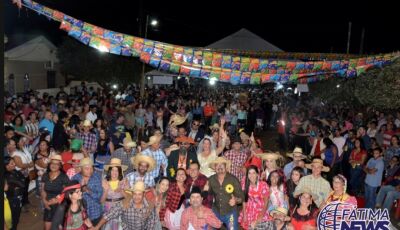 Multidão prestigia o 7° Arraiá da Fatima FM em Fátima do Sul