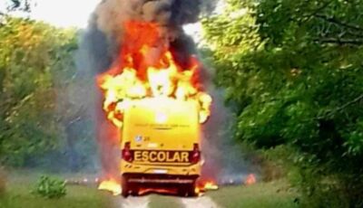 Ônibus escolar pega fogo enquanto levava crianças em cidade de MS